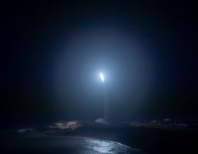 MRBM TARGET: An advanced medium range ballistic missile target is launched from the Pacific Missile Range Facility, Kauai, Hawaii, 作为美国的一部分.S. 导弹防御局的飞行测试宙斯盾武器系统-32 (FTM-32), 3月28日举行, 2024年与美国合作举办.S. Navy. (图片/发布)